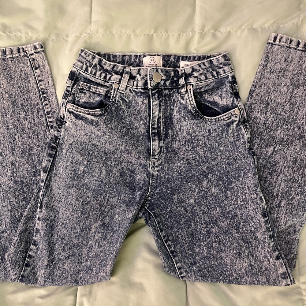 acid wash mom jeans
high 90s stretch
perfect condition